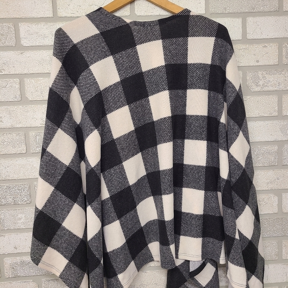 Chris & Carol Plaid Black and White Cape Size Large - Picture 3 of 5